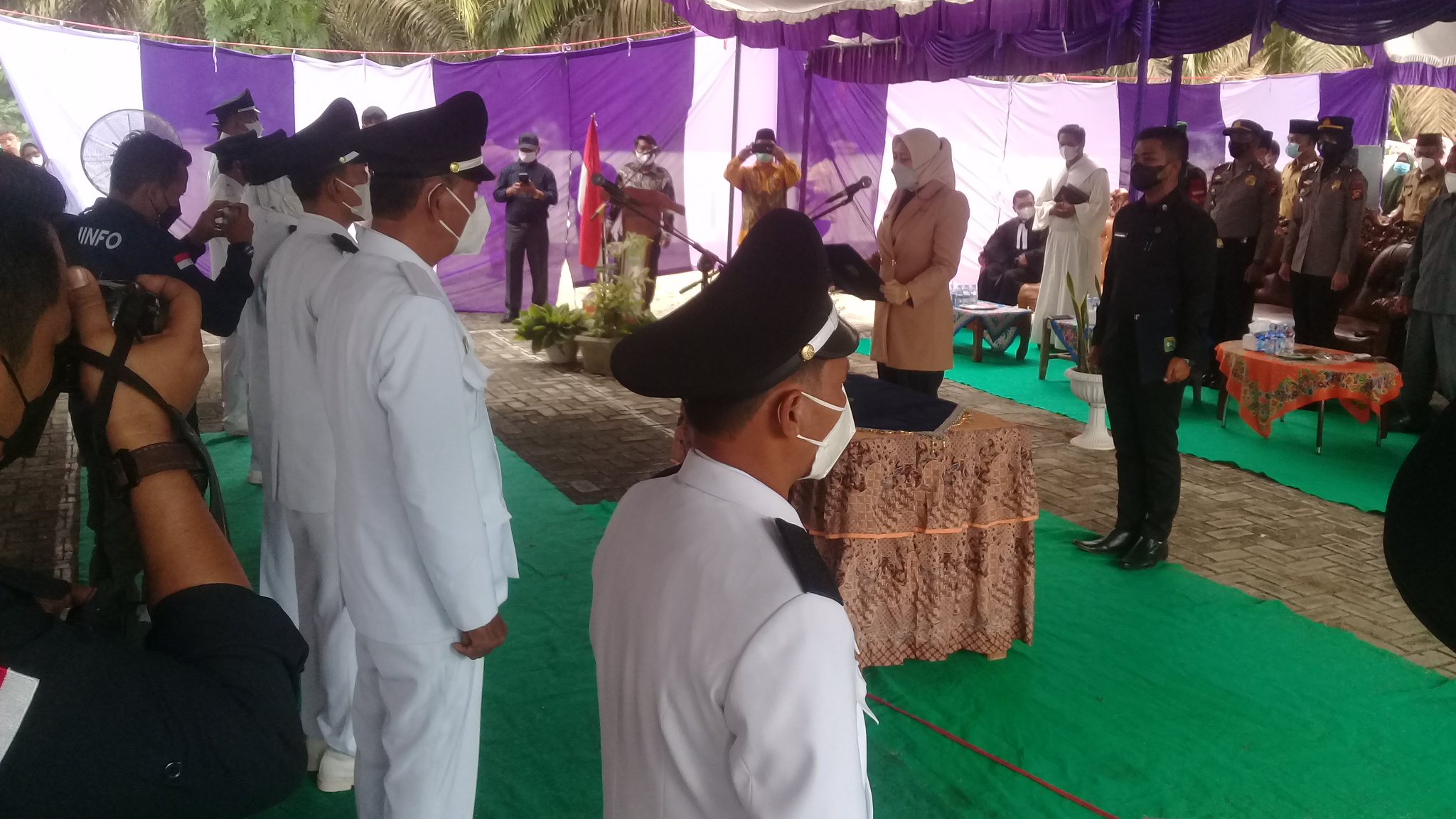 Bupati Inhu Lantik 14 Kades Terpilih