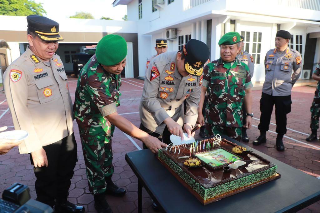 Kapolda Riau Yakin TNI - Polri Semakin Solid, Korem 031/WB Berikan Kejutan di Hari Bhayangkara