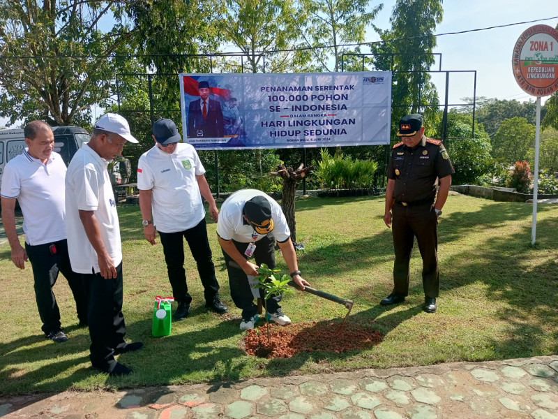 Sekda Rohul Hadiri Penanaman Pohon Peringati Hari Lingkungan Hidup Sedunia 2024