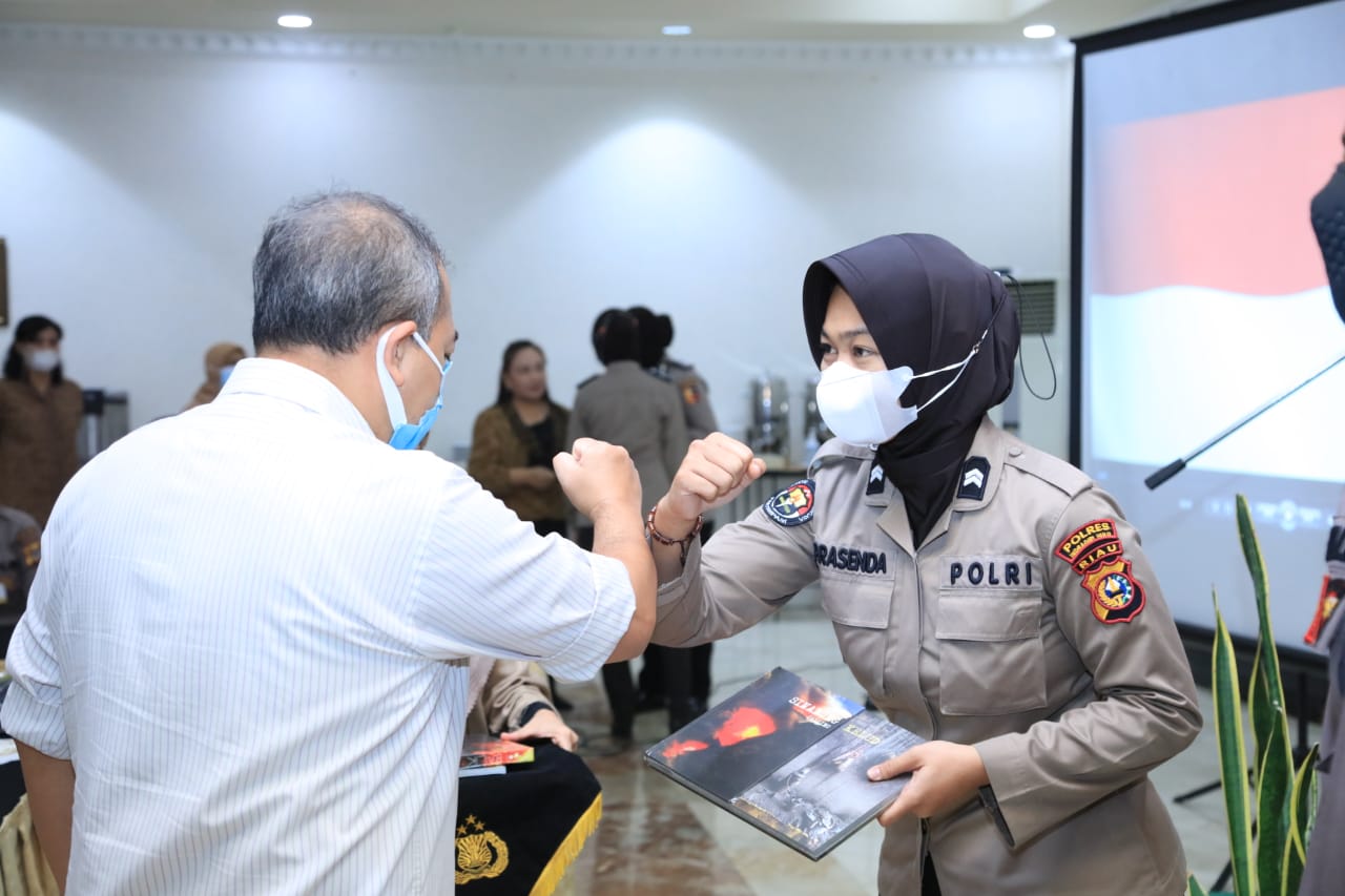 Hebat, Briptu Bunga Wakili Polda Riau Ikuti Pelatihan Humas di Mabes Polri, Juara Pertama Pula