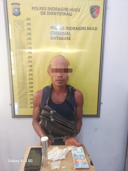 Pria Botak Tak Berkutik Ketika Polsek Batang Cenaku Melakukan Penangkapan Dirumahnya