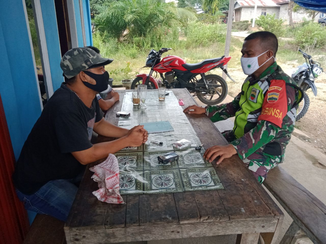 Cegah Penulran Covid 19, Sertu Lisbon Gultom Gelar Sosialisasi Kepada Warga