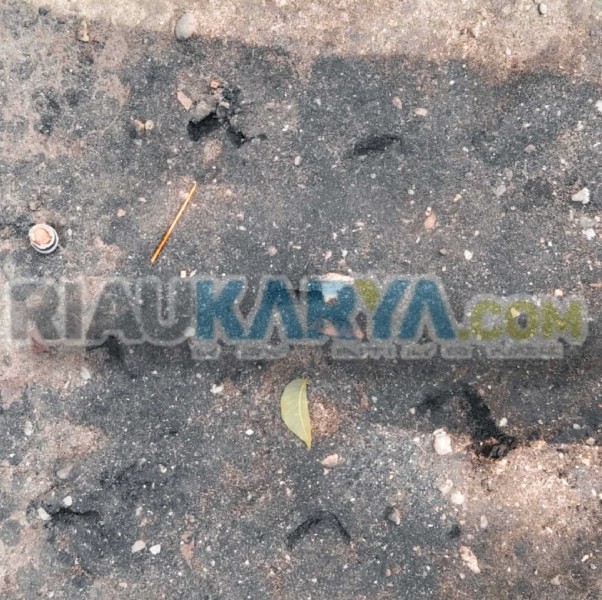 Baru Dua Bulan Selesai, Proyek Pengecoran Halaman SMP Muhammadiyah Sudah Rusak dan Mengelupas