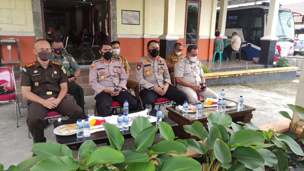 Dir Pam Obvit Polda Riau Bersama Forkopimda Kabupaten Kuansing Mengikuti Kegiatan Vaksinasi Merdeka 