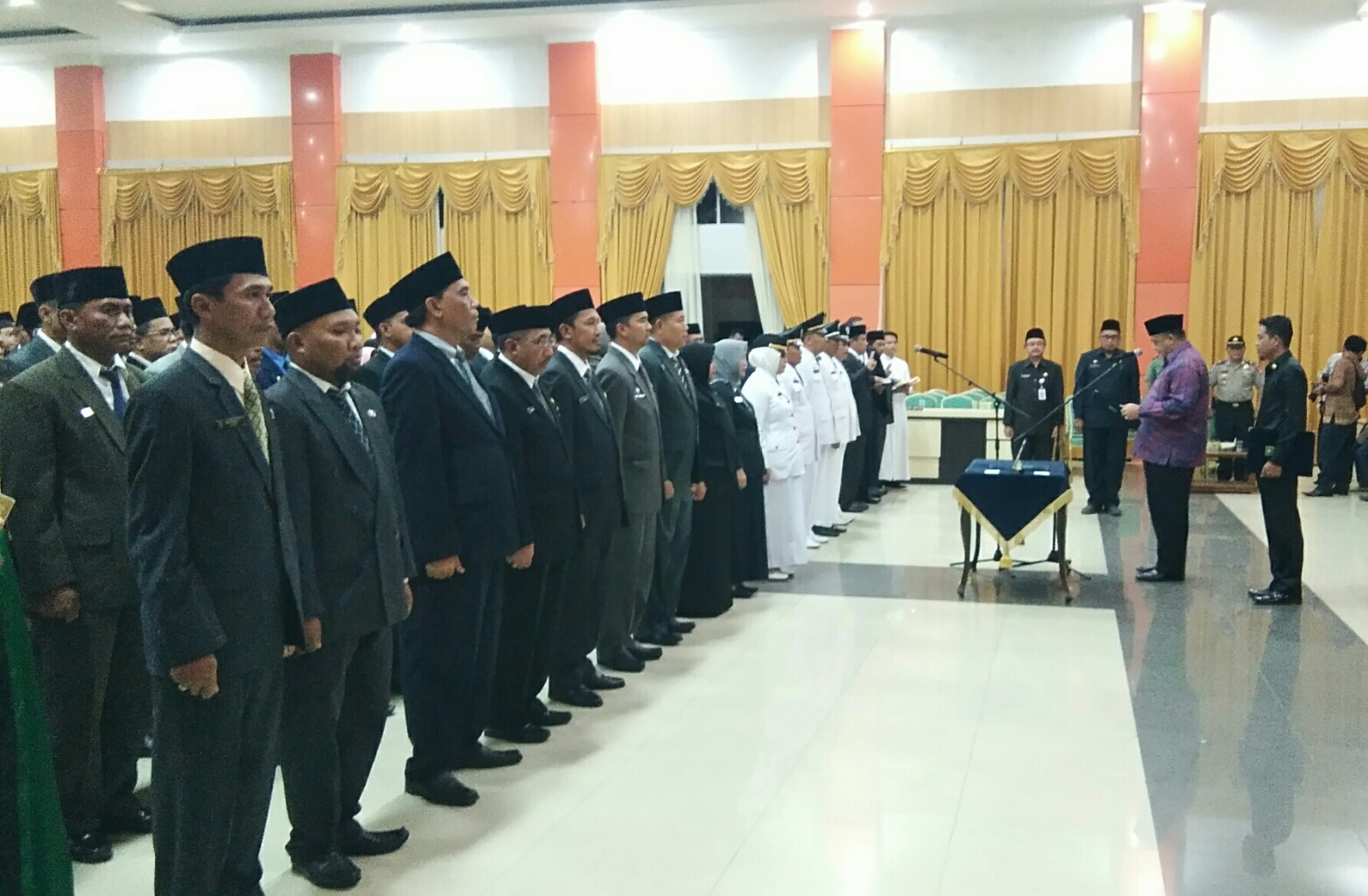Bupati Yopi Lantik 221 Pejabat Eselon II, III, dan IV, 20 Lainnya Nonjob, Ini Rinciannya