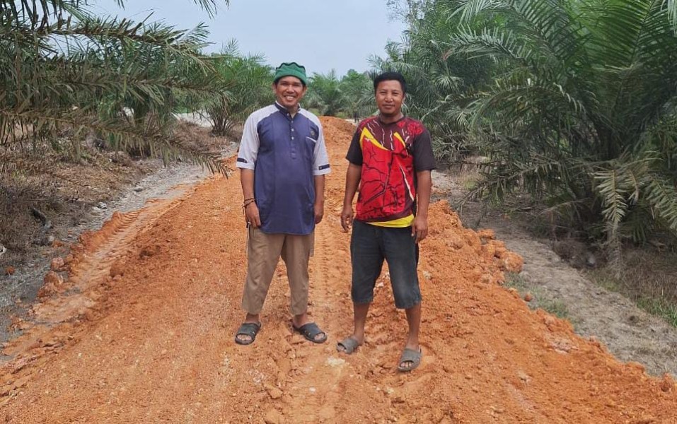 Perbaikan Jalan di Desa Bongkal Malang Disambut Antusias Warga