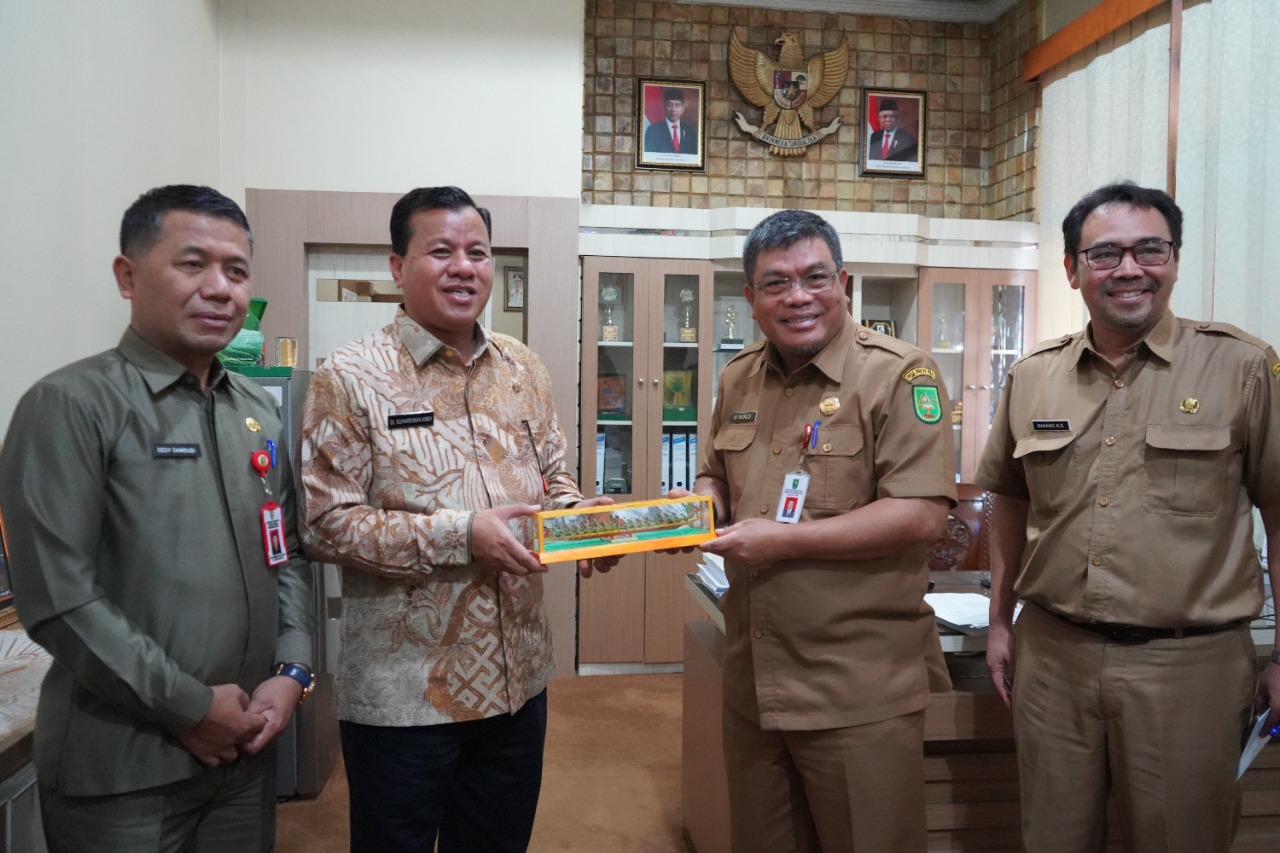 Perjuangkan Keluhan Masyarakat Soal Kayu Jalur Suhardiman Temui Kadis DLHK Riau