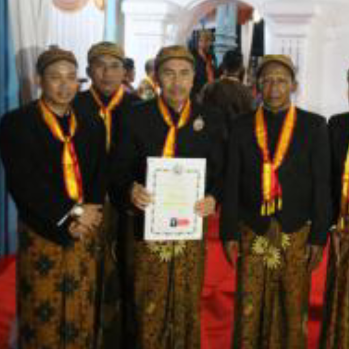 Syamsuar Dianugerahi Gelar Kehormatan Dari Keraton Surakarta