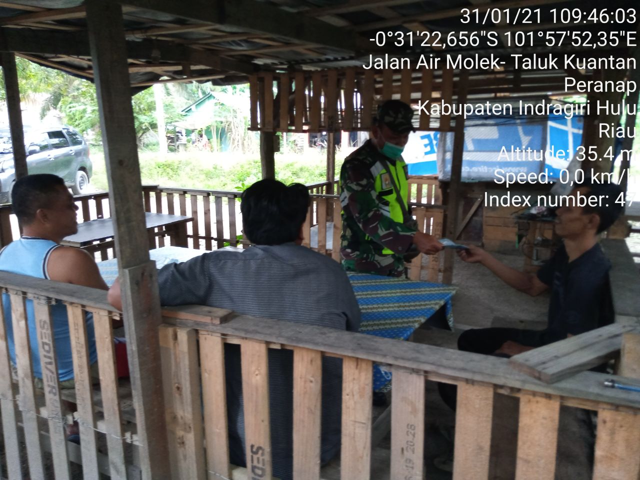 Akhir Pekan, Serda Reno Ardianto Seruhkan Warga Peranap Patuhi Protokol Kesehatan