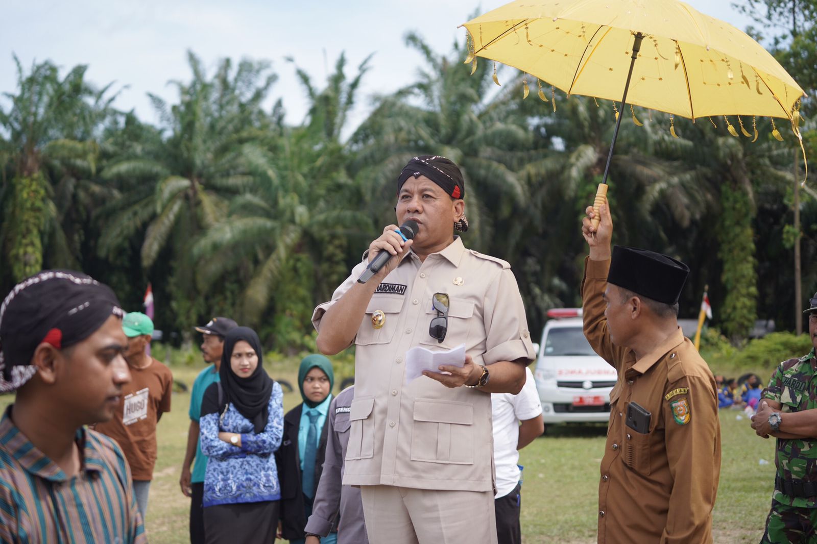 Hadiri HUT Desa Air Emas Ke-30,  Warga Antusias Sambut Kehadiran Plt Bupati