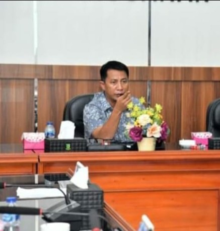 Rusdi Pimpin Rapat TAPD di Kantor DPRD Natuna
