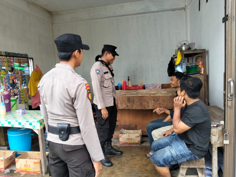 Bhabinkamtibmas Air Tawar Polsek Kateman Ajak Tokoh Pemuda Wujudkan Pilkada Damai 2024