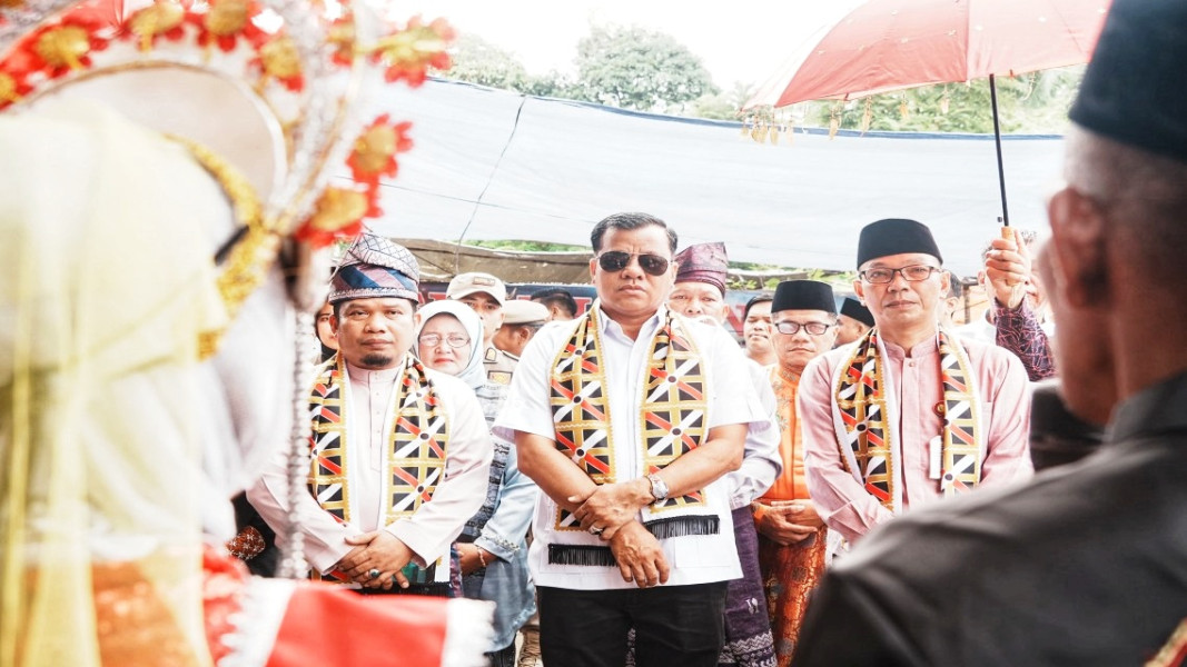 Suhardiman Bersama Sardiyono Buka Festival Pacu Jalur Gunung Toar, Bupati  Pacu Jalur Dikemas Untuk Perputaran Ekonomi Masyarakat