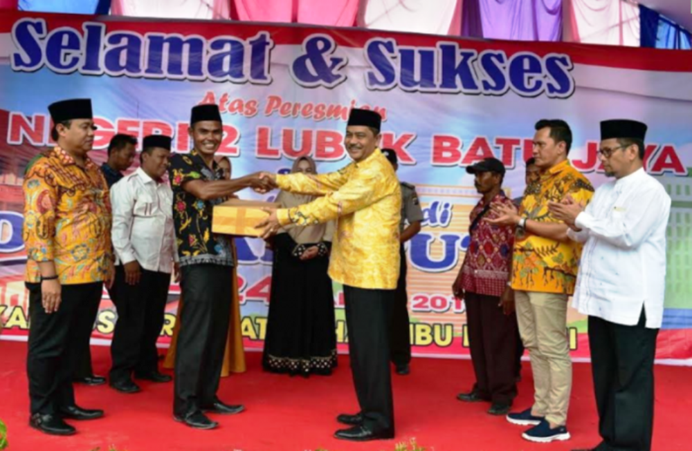 Sekdaprov Riau Resmikan SMA Negeri 2 Lubuk Batu Jaya di Desa Air Putih