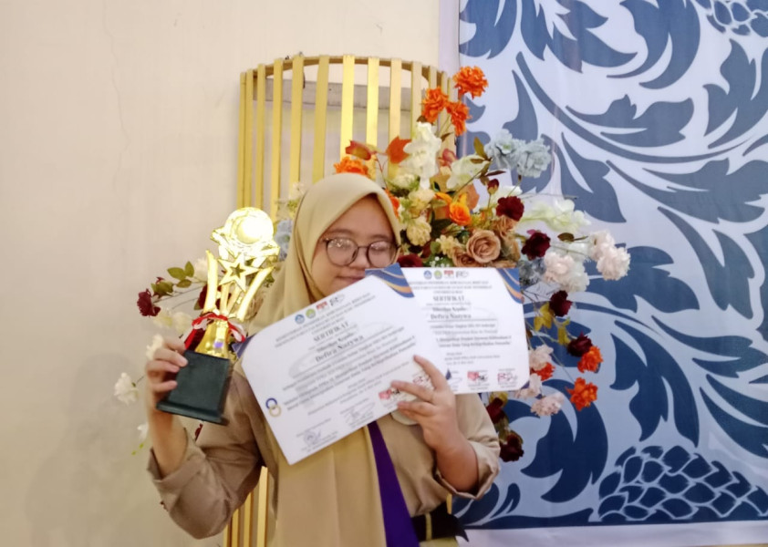 Memiliki Mimpi Menjadi Guru, Defira Penerima Beasiswa YES Terus Mengukir Prestasi