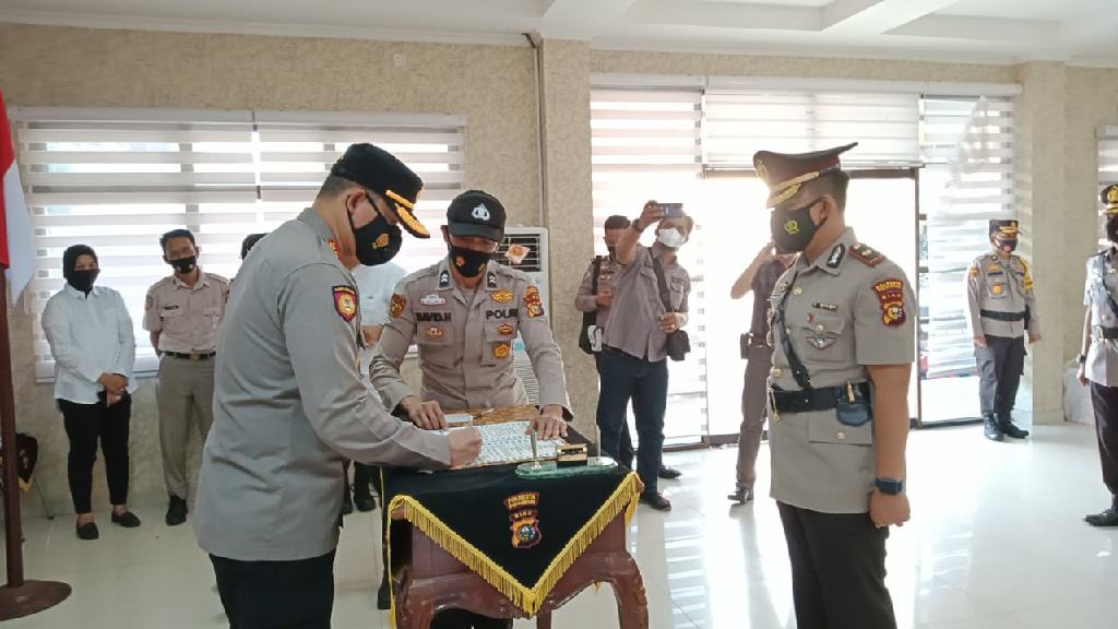 Kapolresta Pekanbaru Pimpin Sertijab Kasat Lantas dan Kapolsek Rumbai