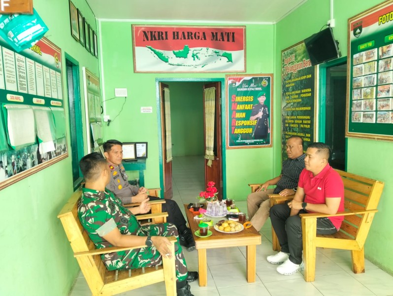 Kapolsek Kateman Polres Inhil Jalin Sinergi dengan Koramil 06 Kateman Jelang Nataru 2025–2026