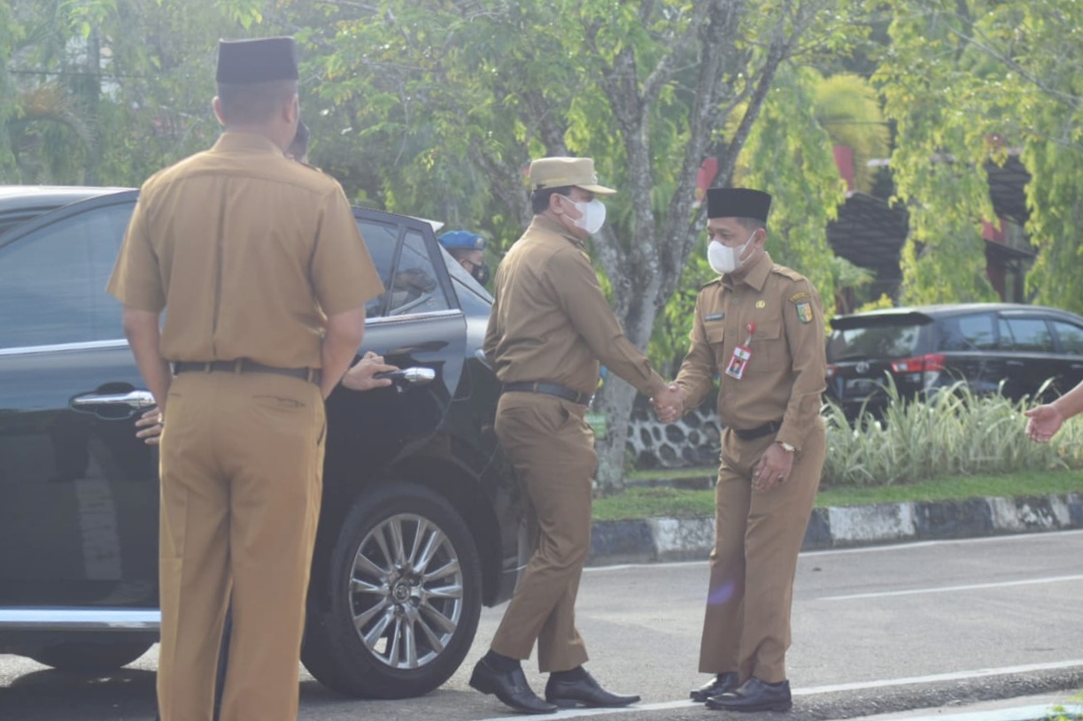 Di Hadapan Peserta Apel Sekda Dedy Apresiasi Panitia Pacu Jalur Dan Sampaikan Maaf Atas Kekurangan