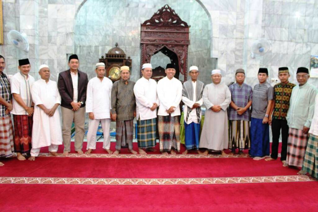 Salat Subuh Berjamaah di Masjid Al -Ikhlas Rengat, Ini Pesan Kapolda Riau Untuk Jama'ah