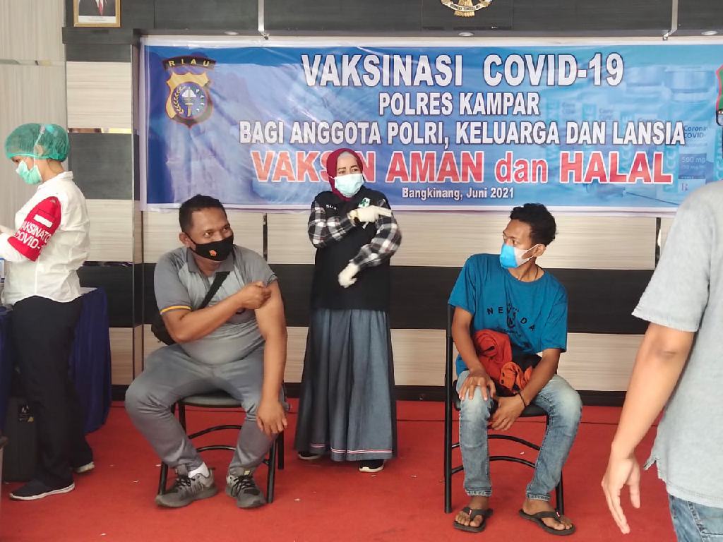Kunjungi Polres Kampar, Batalion Vaksinator Polda Riau Bantu Vaksinasi