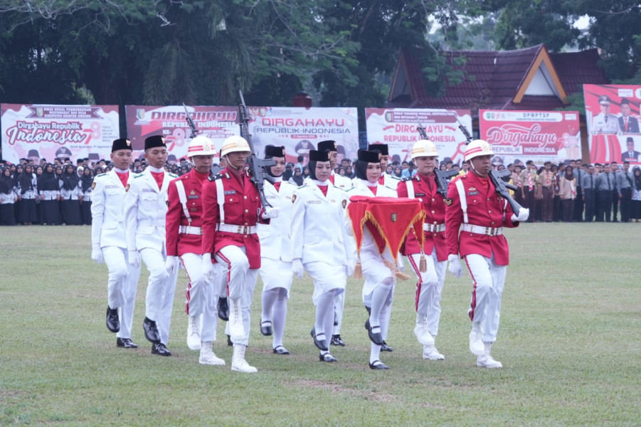 Pengibaran Bendera HUT RI 78 Di Kuansing Sukses, Suhardiman Amby  Program Layanan Cepat Di Mulai