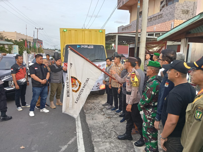 TNI Polri Kawal Logistik Pilkada di Natuna Secara Ketat