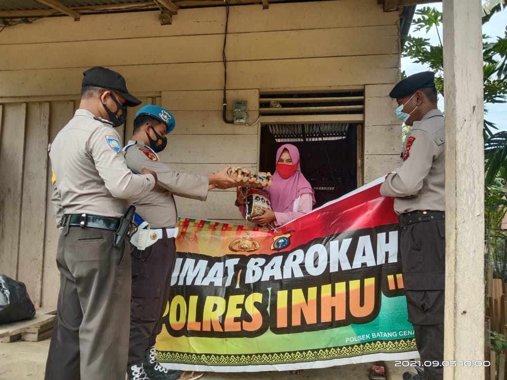 Polsek Batang Cenaku Datangi dan Bantu Sembako Untuk Warga Tak Mampu