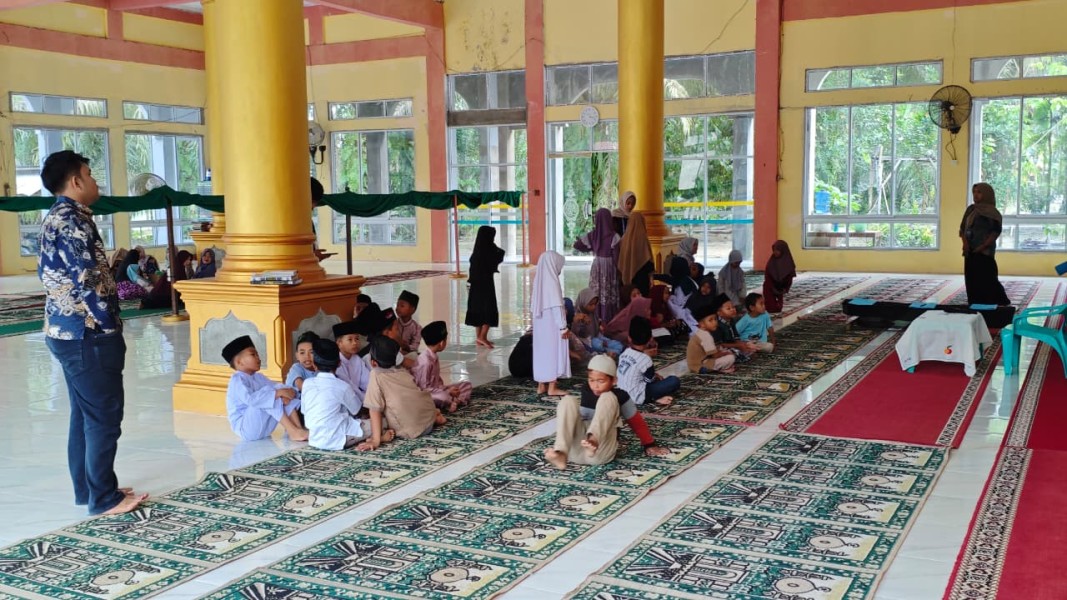 Meriahkan Syiar Islam, Mahasiswa KKN Gelar Lomba Islami Anak di Mesjid At-Taqwa