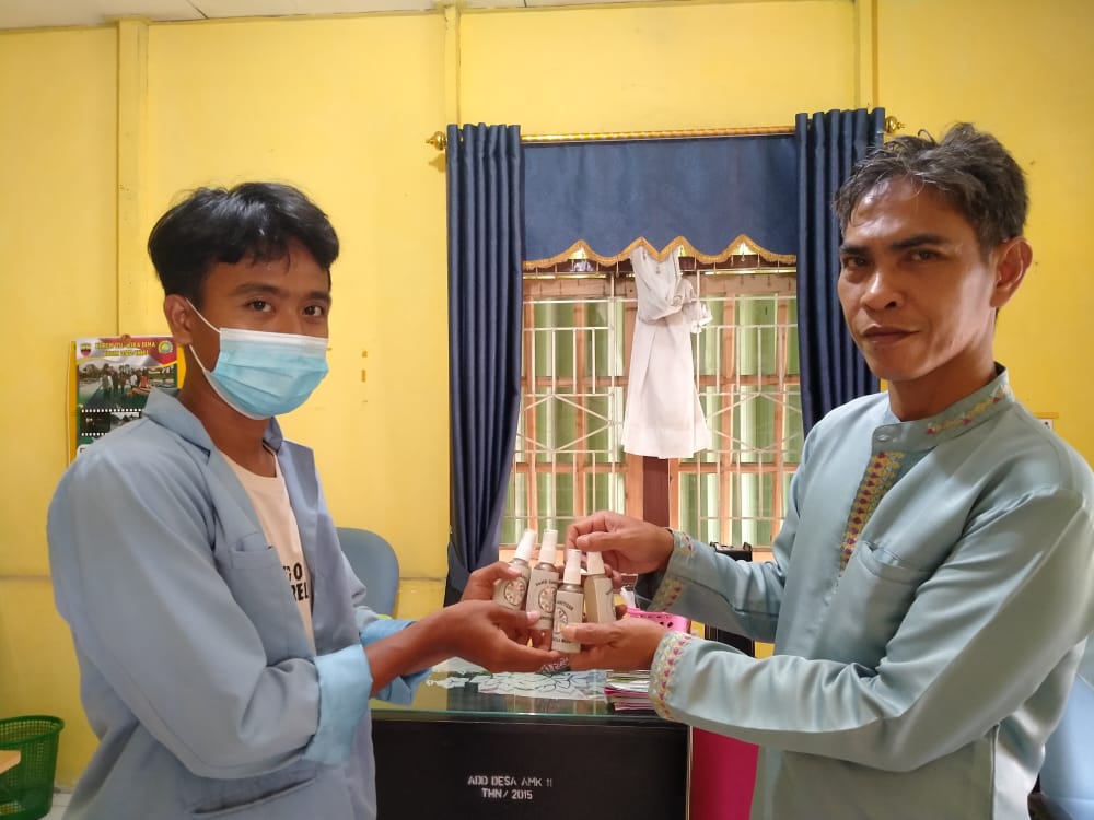 Mahasiswa Kukerta Balek Kampung UNRI Inovasikan Hand Sanitizer Alami