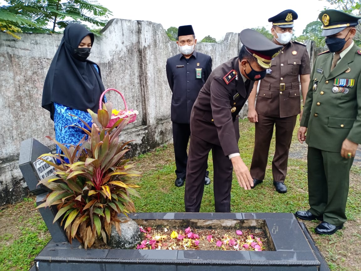 Kapolres Inhu Hadiri Peringatan Hari Pahlawan Bersama Pemkab Inhu