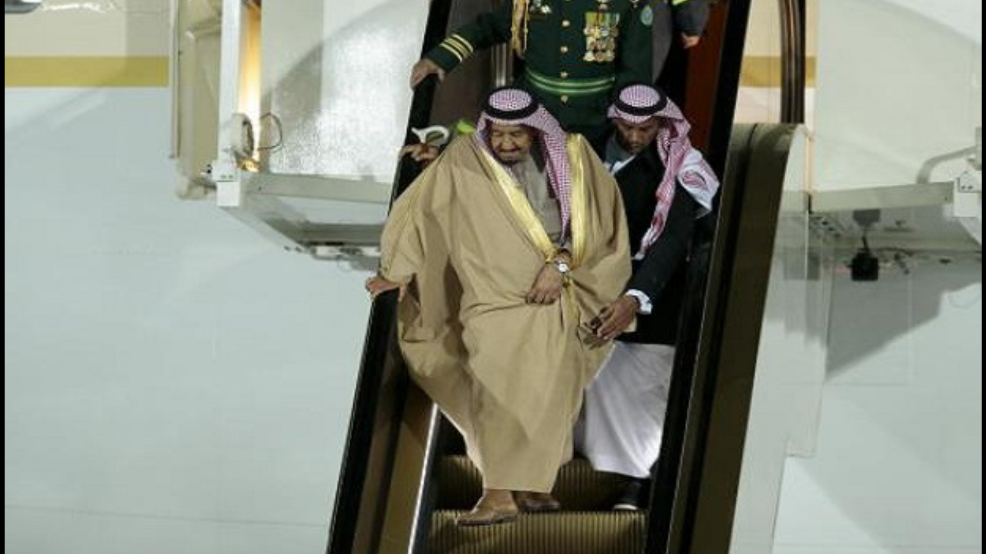 Eskalator Emas Raja Salman Macet saat Kunjungan Bersejarah di Rusia