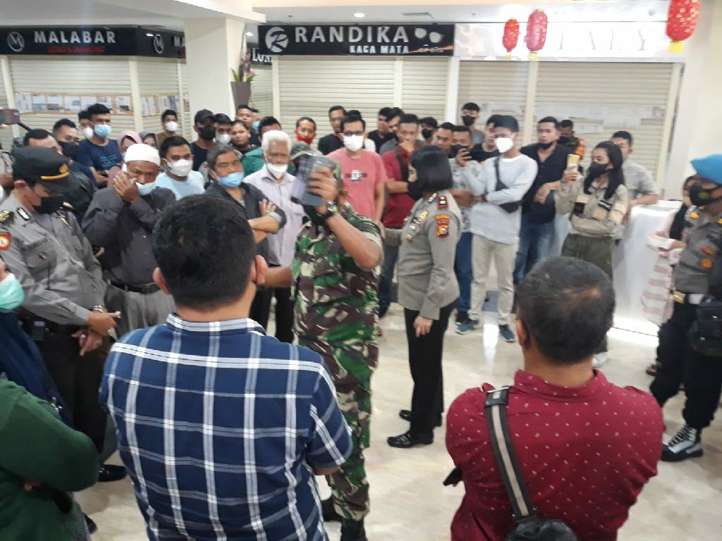 Polsek Pekanbaru Kota Redamkan Aksi Spontanitas Pedagang STC