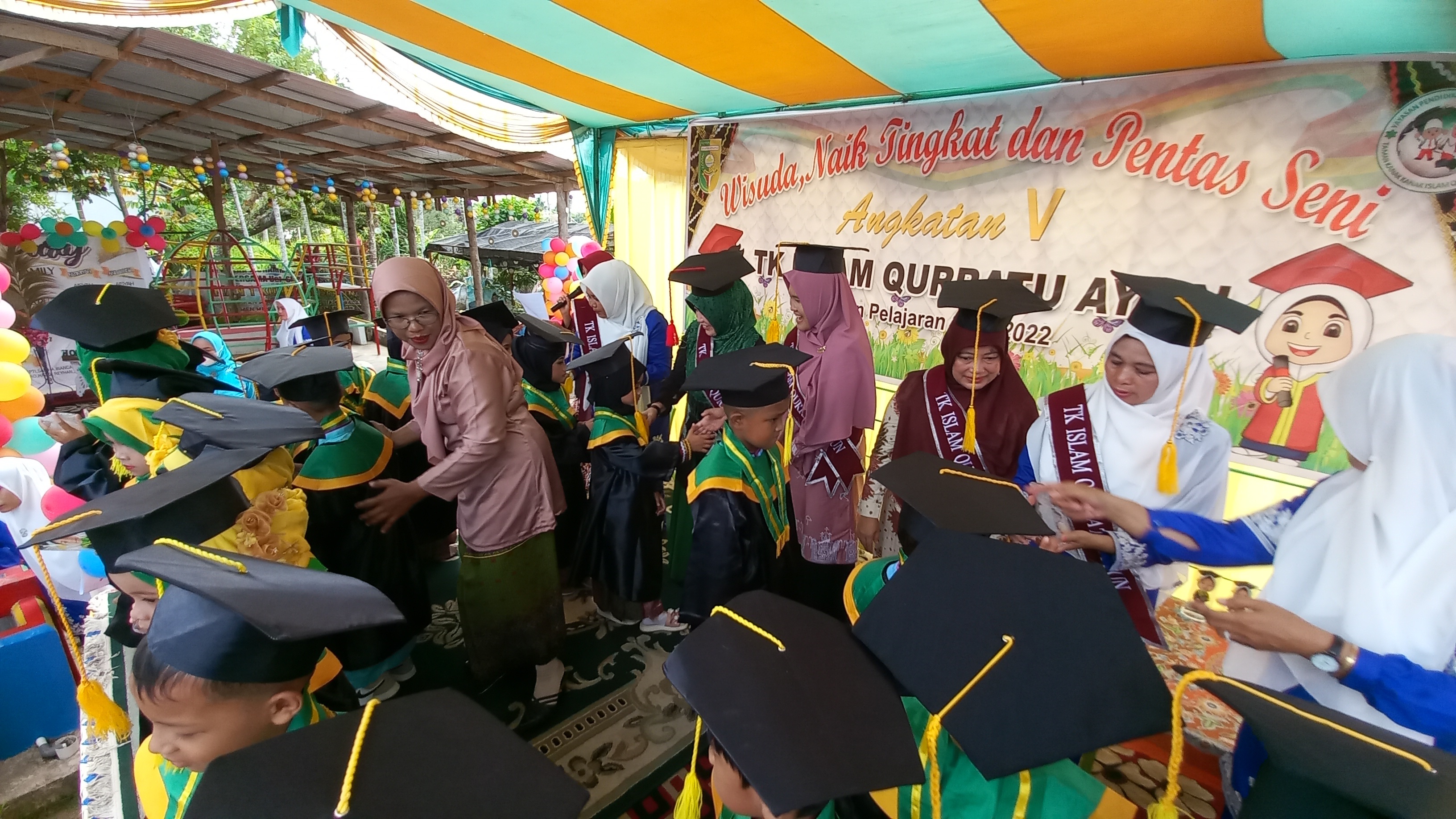 Wisuda Naik Tingkat Dan Pentas Seni Angkatan V  TK Islam Qurratu Ayun  Thn Pelajaran 2021/2022