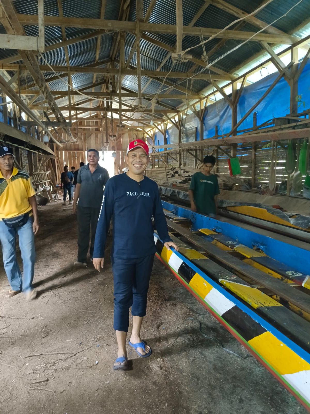 Antarkan Jalur Untuk Diperbaiki, Warga Tanjung Simandolak Bedol Desa ke Inhu