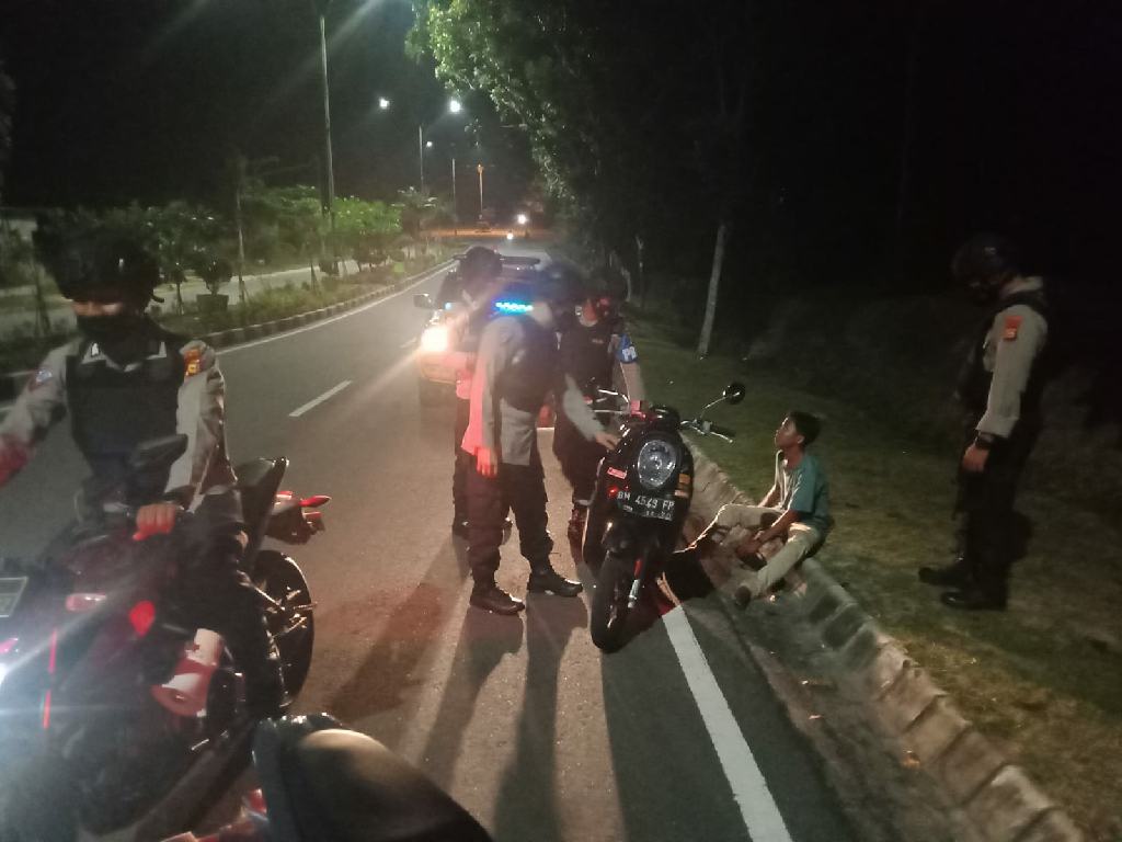 Patroli Malam Minggu, Tim TEMBAK Polres Kampar Amankan 4 Sepeda Motor Pelaku Balap Liar
