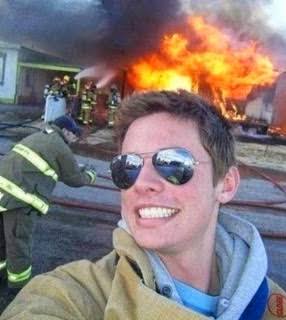Suka Selfie Di Lokasi Bencana Alam, Pertanda Gangguan Kejiwaan