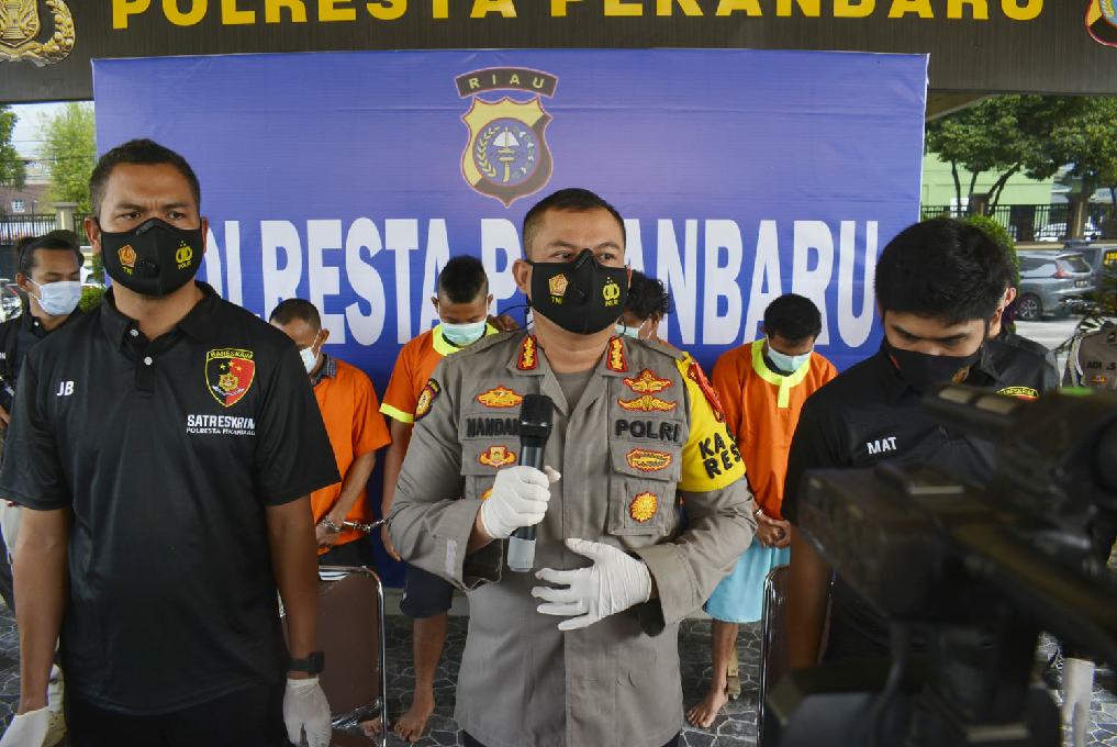 Satreskrim Polresta Pekanbaru Berhasil Ungkap dan Tangkap Enam Tersangka Penyiraman Air Keras