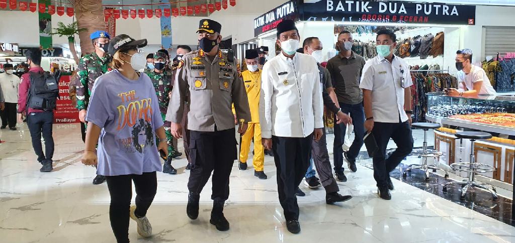 Cek Penerapan PPKM, Kapolresta dan Forkopimda Pekanbaru Kunjungi Pusat Perbelanjaan 