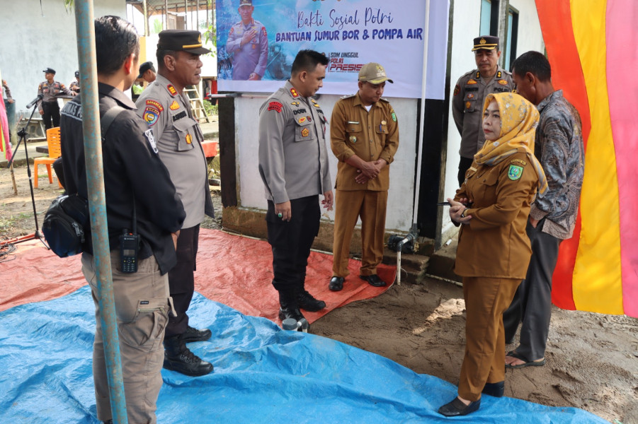 Kapolres Inhu Serahkan Bantuan Sumur Bor dan Pompa Air di Desa Rantau Mapesai