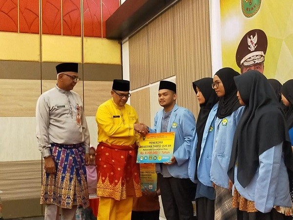 2.927 Mahasiswa Terima Beasiswa Pemprov Riau