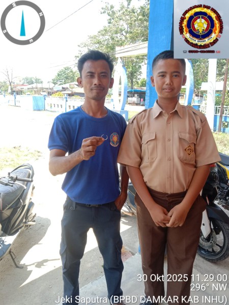 Siswa SMPN 1 Peranap Minta Bantuan Damkar Evakuasi Cincin yang Terjepit di Jari, Petugas Bertindak Cepat