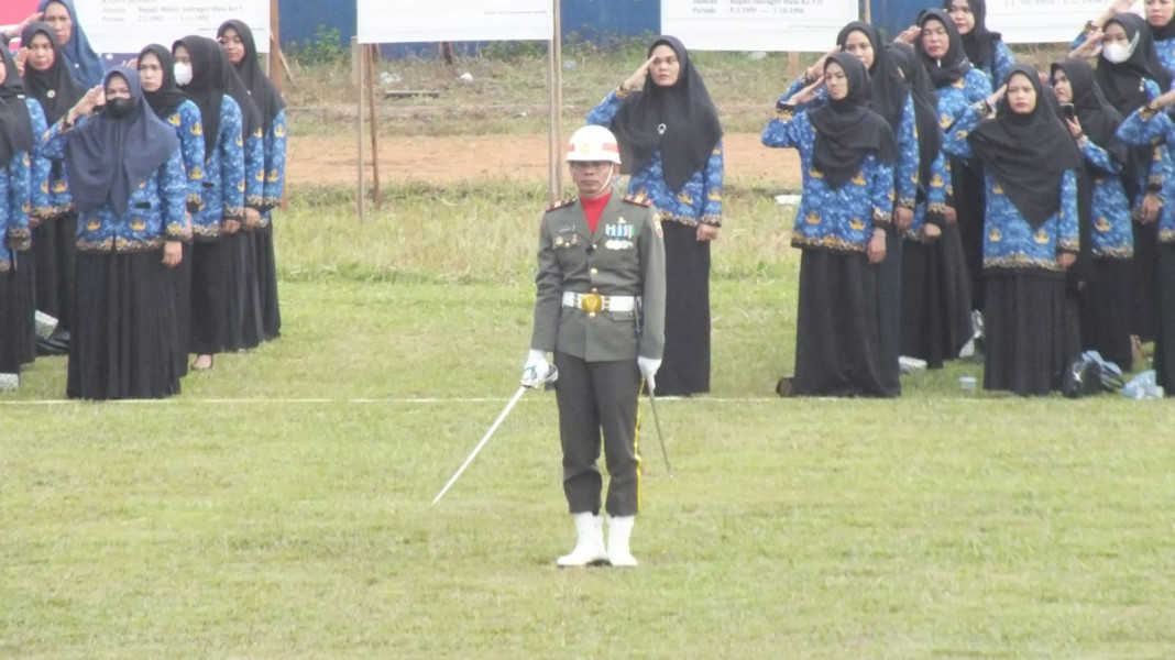 Pasi Ops Kodim 0302/Inhu Pimpin Upacara Penurunan Bendera  Peringatan HUT Ke - 78 Kemerdekaan RI 2023