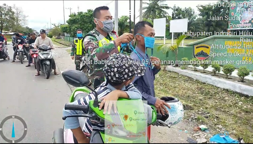 Akhir Pekan Anggota Koramil 05/Peranap Berikan Masker Secara Gratis