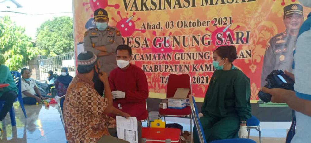 Polres Kampar Bersama RS Pelita Gelar Vaksinasi di Daerah Terpencil Desa Gunung Sari