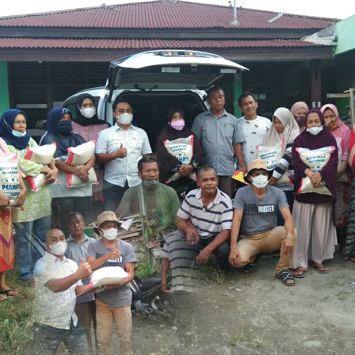 Silaturahmi ke Warga RT 05, Ketua Karang Taruna Wonorejo Bambang Susilo Berikan Bantuan Sosial