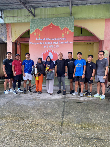 Berbagi di Bulan Suci: Indragiri Berlari Salurkan 74 Paket Sembako