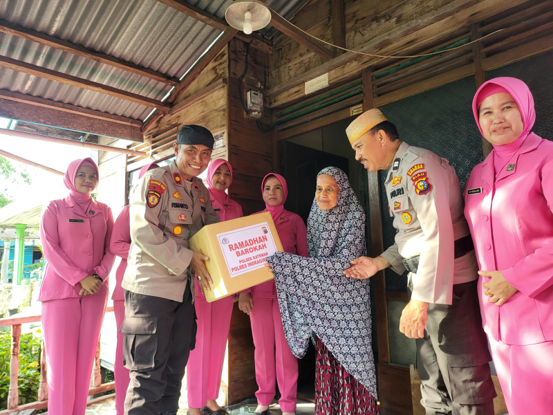 Polsek Kateman dan Bhayangkari Gelar Kegiatan Tali Asih Jumat Berkah, Wujud Kepedulian terhadap Masyarakat