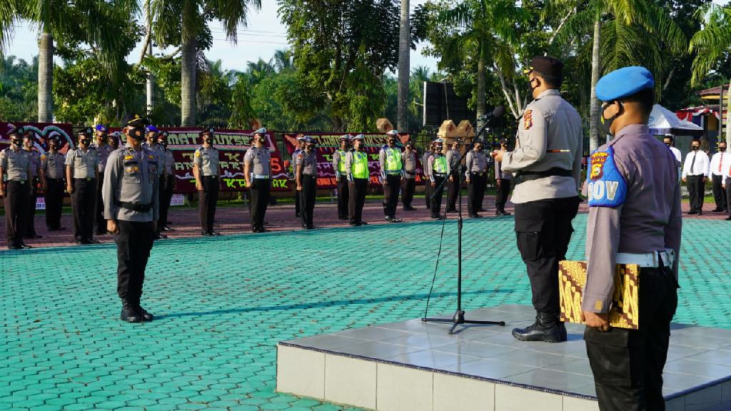 AKBP Gunar Pimpin Upacara Laporan Kenaikan Pangkat 56 Orang Personel Polres Siak 