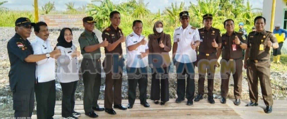 Ketua DPRD Ilhammi Hadiri Pemusnahan Barang Bukti Ball Press Kejari Rohil