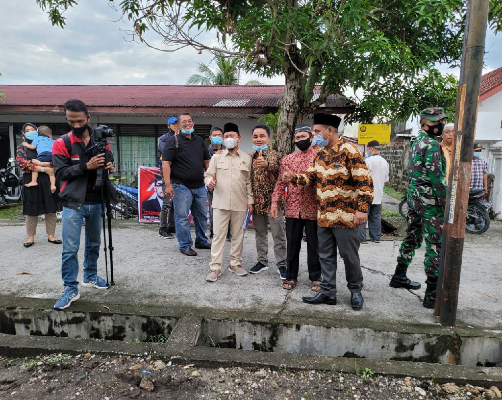Dampingi Anggota DPRD Pekanbaru Nurul Ihsan di Reses, Bambang Susilo Bagi-bagi Sembako